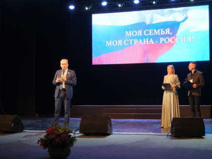 Игорь Седов поздравил астраханцев с Днем Конституции