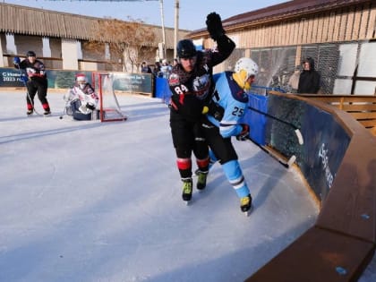 Команда астраханского губернатора приняла участие в турнире по хоккею в кремле и победила