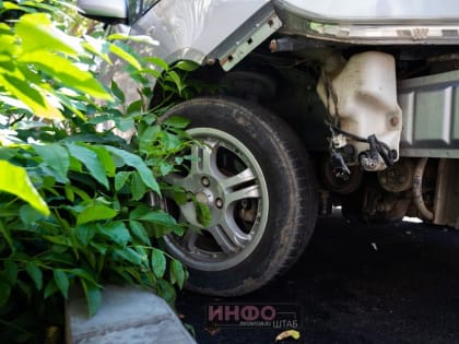 Водитель грузовика в Астрахани понесет наказание за повреждение тротуара