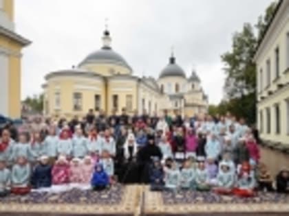 Святейший Патриарх Кирилл: Дети и молодежь должны слышать голос Церкви и укрепляться в вере