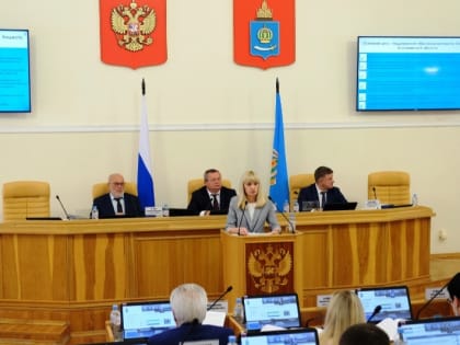 Под председательством спикера Игоря Мартынова прошло пленарное заседание Думы Астраханской области