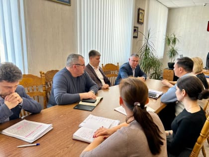 24 января глава города Олег Глотов провел совместное рабочее заседание с участием прокурора ЗАТО Знаменск