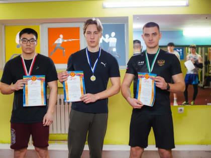 В АГУ состоялось спортивное троеборье