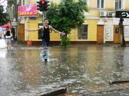Дождь с грозой обещают синоптики астраханцам 22 мая