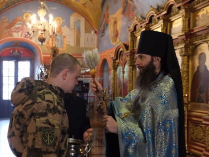 Военнослужащие и сотрудники Росгвардии приняли участие в молебне о здравии воинов