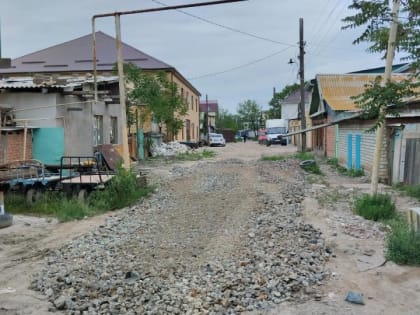 В Астрахани подсыпят сотню грунтовых дорог