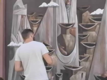В Астрахани уличные художники расписали фасады домов