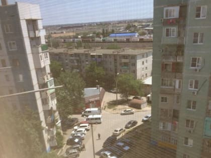 Силовики поверили девятиэтажку в Астрахани после сообщения о подозрительном предмете
