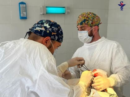 Астраханец едва не отрезал себе руку бензопилой