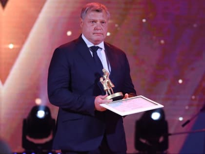 Лауреатов премии «Особенное счастье» наградил астраханский губернатор