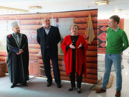 В Астраханском госуниверситете открылась интерактивная выставка «Память семьи: основатели, хранители, продолжатели»