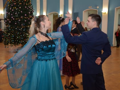 Астраханцев познакомят с бальной культурой