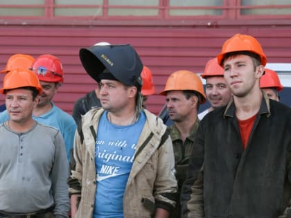 Платят до 130 тысяч: в Астраханской области массово ищут рабочих