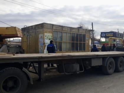 В Астрахани продолжается работа по демонтажу незаконных павильонов и гаражей