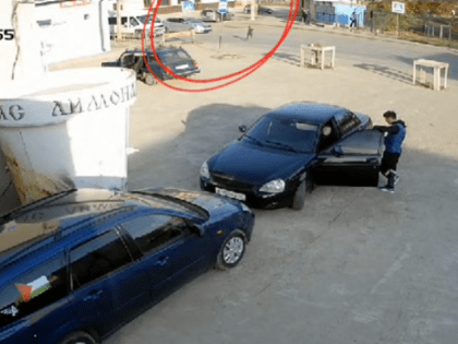 В Астрахани на улице Чкалова студент сбил школьника машиной