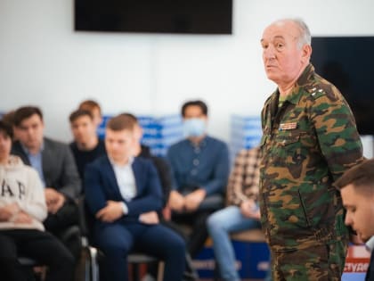 Заслуженный лётчик России пообщался со студентами Астраханского госуниверситета