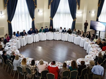 Астраханский губернатор встретился с участницами движения «В поддержку женских инициатив»