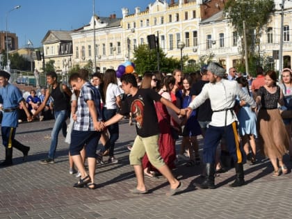 С сегодняшнего дня астраханцам обещают веселую жизнь