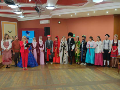 Накануне Дня Конституции юные астраханские активисты получили паспорта