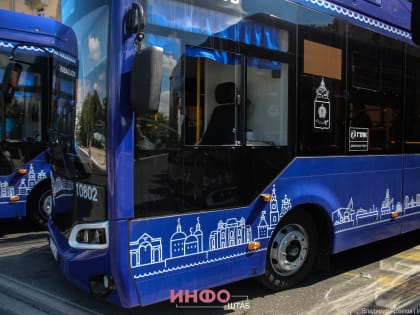 Видео: в Астрахани два пассажирских автобуса протаранили пять автомобилей