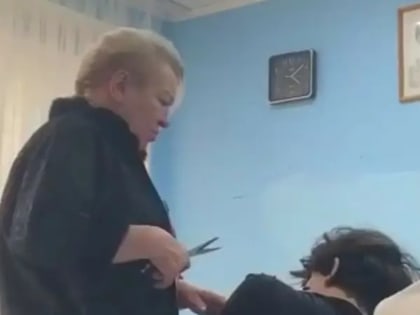 В Астрахани учительница грозилась постричь ученика