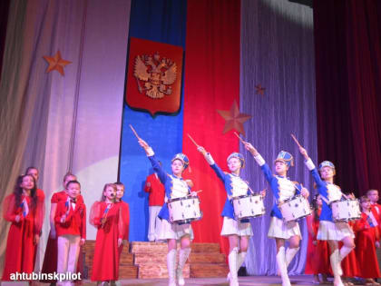 С символичным названием «В поддержку воинства России» прошел патриотический концерт в гарнизонном Доме офицеров