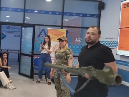 В Штабе общественной поддержки прошла встреча волонтеров и руководителя движения «ZOV Астрахани» Анастасии Коклюгиной