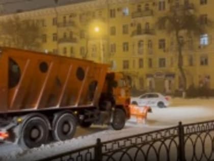 В Астрахани коммунальные службы будут убирать снег всю ночь