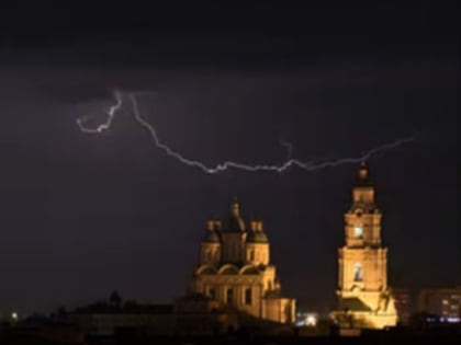 Астрахань едва не сгорела из-за сухой грозы