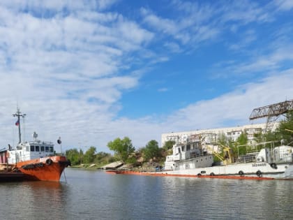 В Астрахани чуть не утонули мужчина и женщина