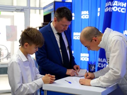 В Астрахани стартовал сбор подписей в поддержку Владимира Путина