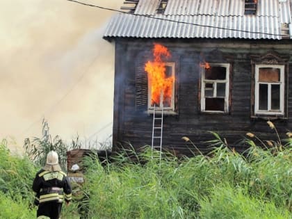 В Астраханской области из-за короткого замыкания сгорел дом