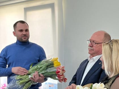 «Единая Россия» продолжает поздравлять астраханских женщин с праздником