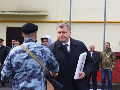Астраханский губернатор наградил лучших росгвардейцев
