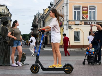 На самокатах в Астрахани разрешат кататься только по велодорожкам