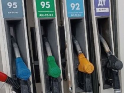 В Астрахани подешевел бензин