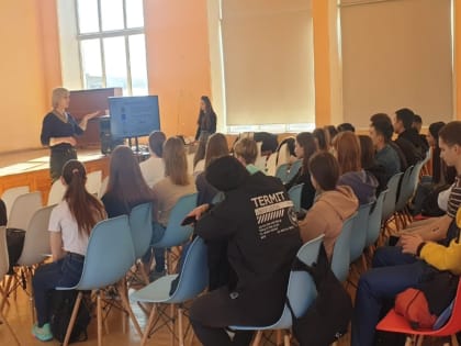 Сотрудники АГУ продолжают помогать учащимся с профориентацией