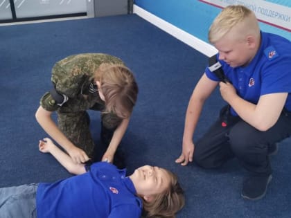 Площадка Штаба общественной поддержки временно превратилась в полигон по тактической медицине