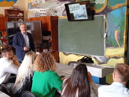 в рамках просветительного проекта «НЕурок географии» проведена внеурочная познавательная лекция на тему «Рисунок на полевом маршруте»