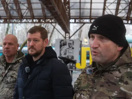 Первый экспонат выставки ЛДПР – трофейный автомобиль доставлен в офис партии