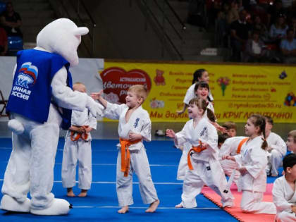 В Астрахани при поддержке «Единой России» каратисты прошли аттестацию