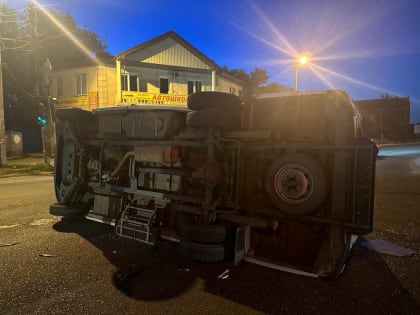 Кто виноват в жесткой аварии с перевернутой скорой помощью