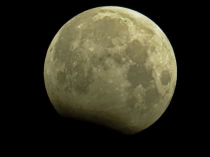 Астраханцы делятся фотографиями лунного затмения