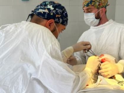 Астраханец едва не отрезал себе руку бензопилой