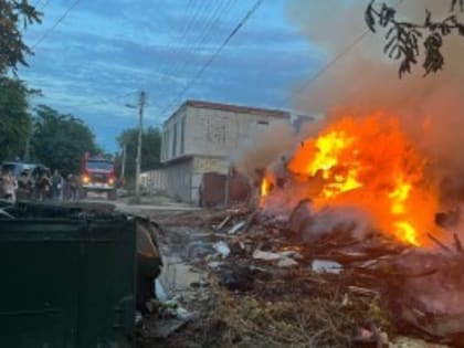 В Астрахани потушили два пожара на 850 «квадратов»