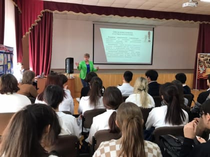 Преподаватель АГУ рассказала школьникам о разумном потреблении и экологическом мышлении