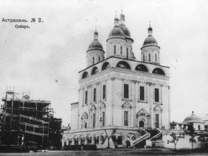 Жалоба на губернатора и скандальный помост: как юбилей Астраханской епархии отмечали