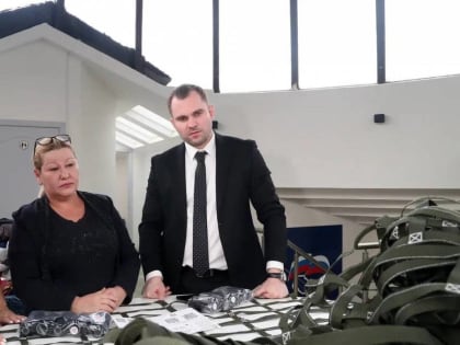 Региональное отделение организации «Золотые руки ангела» при поддержке «Единой России» изготовило почти полтысячи носилок для нашей армии