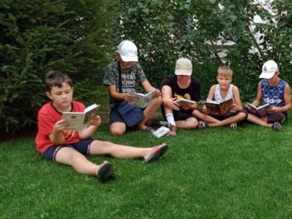 Специалисты Енотаевских библиотек провели акцию «Читаю я! Читают все!»