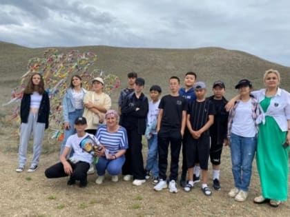 Школьники посетили гору Богдо